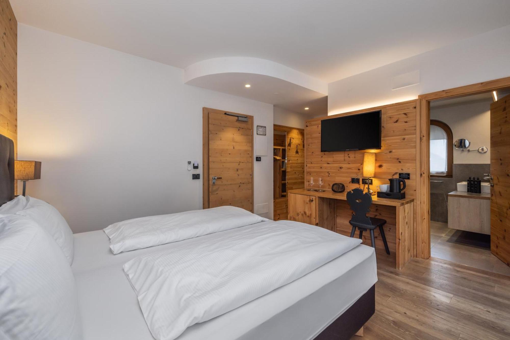 Hotel Ravelli Luxury Spa Меццана Екстер'єр фото