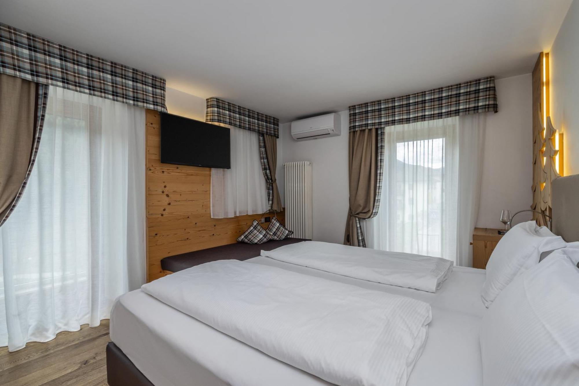 Hotel Ravelli Luxury Spa Меццана Екстер'єр фото